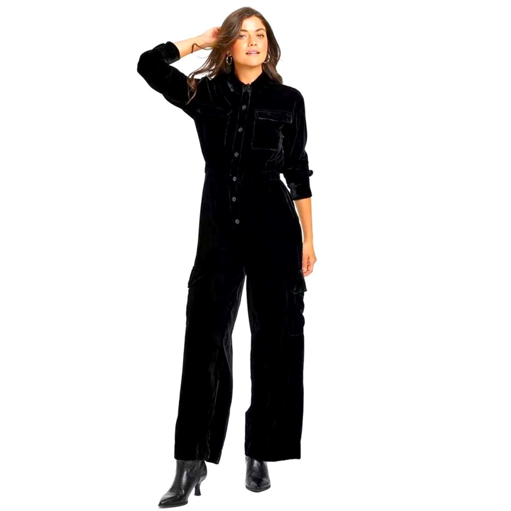 Black Wide-Leg Velvet Jumpsuit with Long Sleeves
